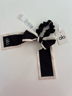 Alo Yoga Bow Scrunchie Black & Cream New With Tags NWT